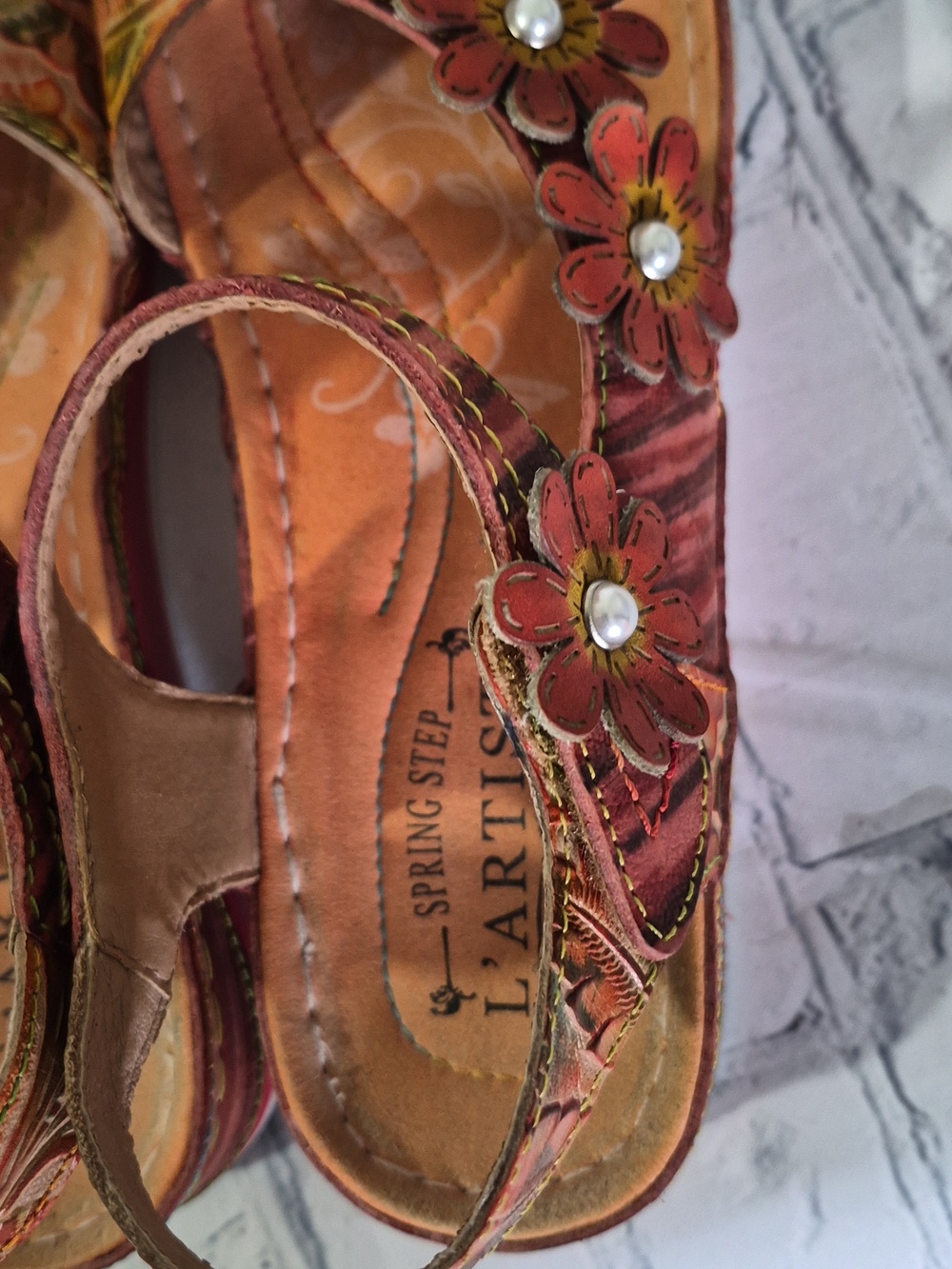 L'ARTISTE Orange Floral Leather Velcro Strap Lightweight Sandals (7.5-8) - Picture 5 of 9